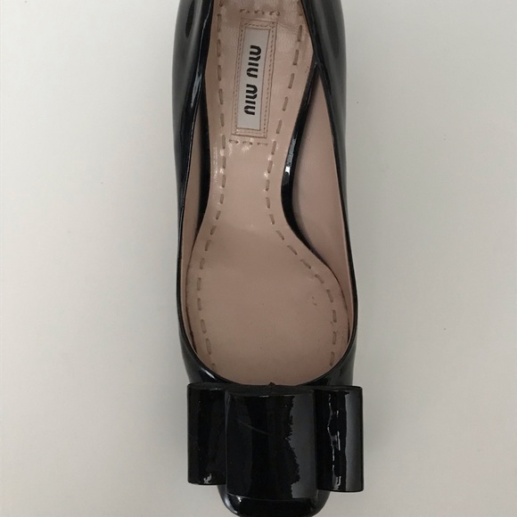 Miu Miu black patent pump with bow - Picture 4 of 7